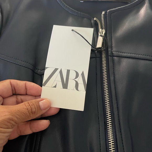 Leather jacket - Picture 4 of 9